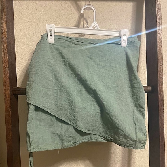 Green wrap skirt - Picture 1 of 4